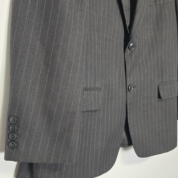 Haggar Charcoal Pinstripe Men's Suit Jacket and Dress Pants Sz 44S - Picture 6 of 11